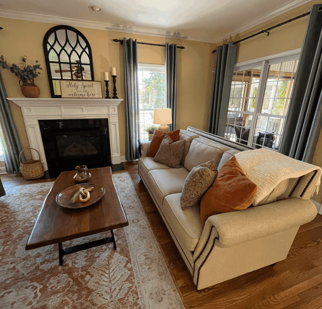 Contact picture of the Bishops living room.