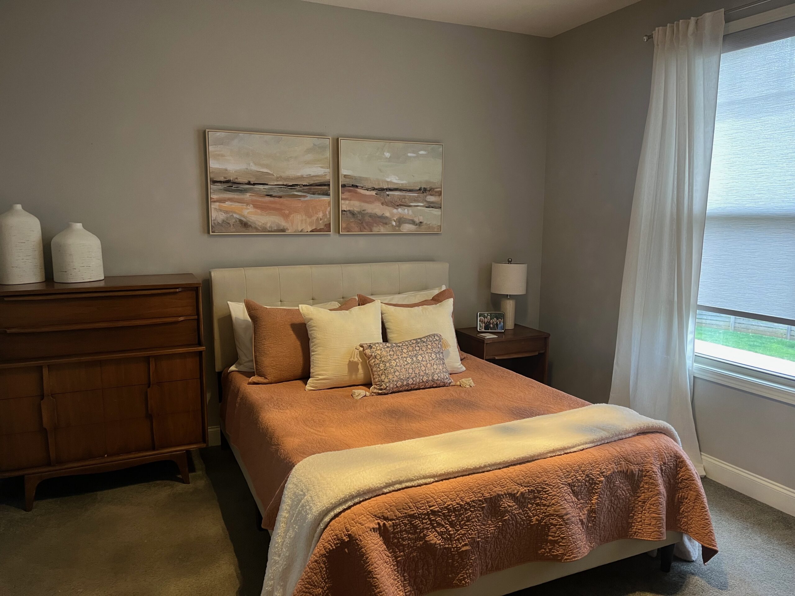 Gallery pic #6, Bishop guest bedroom with a terracotta bedspread.